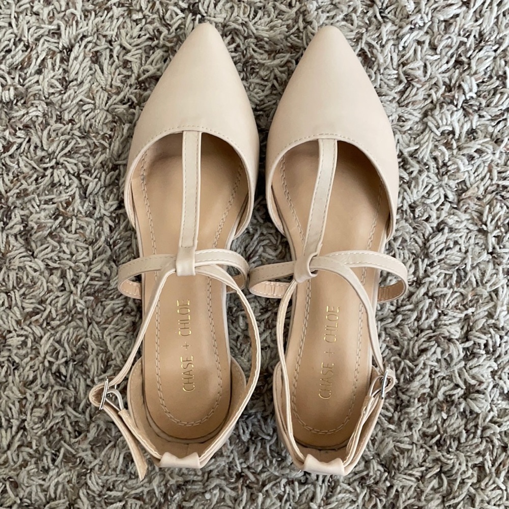 Nude flats, worn twice. No flaws. Cute with jeans or skirt. Dress up or down